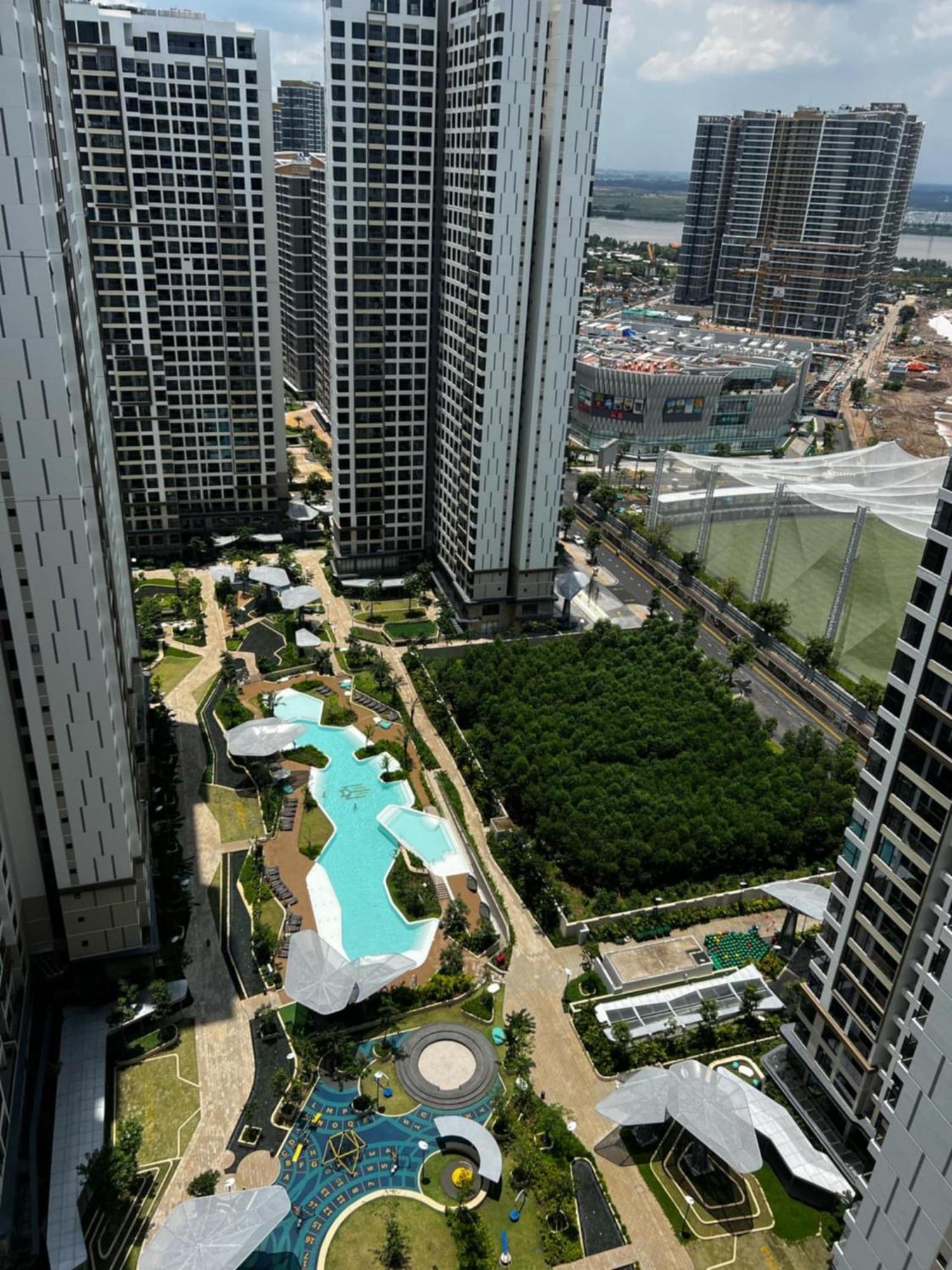 Vinhome Grandpark Tphcm Vietnam Masteri Centre Point Luxury With Adventure At Your Doorstep - Amusement Park & Poolside Comfort! Apartamento
